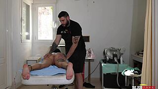 我给熟女做放松按摩，最后手活爽翻