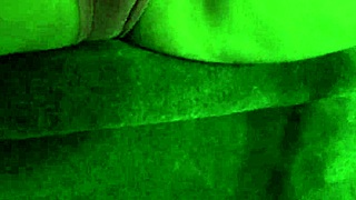 ครูสาวเซ็กซี่ MILF เล่นตัวเองรูโหนกที่นี่เหรอ?