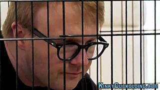 MILF naik BBC dan cuckold pria kalah yang dikurung