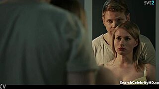 Minka Krijgt Topless Handjob en Blowjob in Naakte Scène