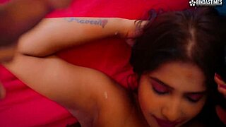 Desi印度大奶辣妹繼妹被繼兄射大量精液在臉上