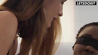 Fru tar med ebony väninna för trio - whiteboxxx.