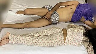 Suegra arde de pasión intensa en noche interracial salvaje.