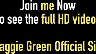 Busty blondína vkladá dildo do pičky!