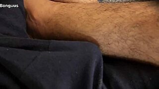 Jag råkade röra min svägerskas fitta under massage och sen hade vi sex