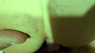 Ali Allure nimmt Sperma überall in intensiver Anal-Szene!