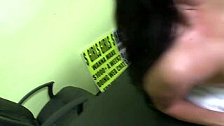 Savannah Stern verleidt mannen met grote tieten voor anaal