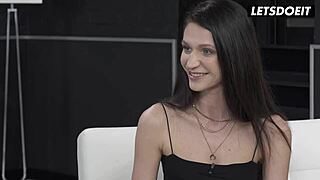 MILF magra Arian Joy leva BBC no cu apertado!