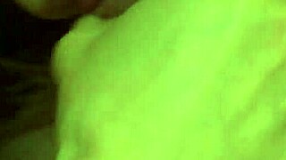 صديقتي تمص زبي وأقذف في فمها