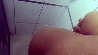 زوجة أب تغريّني بزب عملاق في وضع الكلب