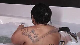 Video filtrado de profesora gordita flashando al aire libre