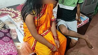 印度儿子在厨房角色扮演中操孟加拉继母