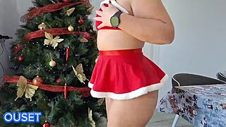 Ξεγέλασα τον άντρα μου με τη φίλη μου στο χριστουγεννιάτικο πάρτι, ο τεράστιος κούλος της χάσκει από το τεράστιο πούτσο.