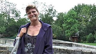 Clara Grimaldi kugarica dobi jebano od črnega tipa