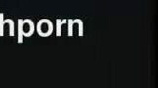 Kiwi trash milf má čúrať do vzduchu ako muž, ale zlyhá