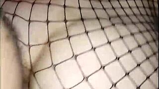 Juli hjemmekompilering med tynn brunette milf i undertøy som får anal orgasme