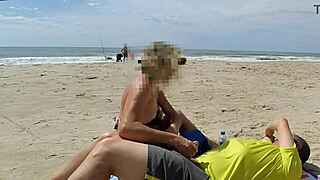 מילף זרה העלתה לי עד שפיכה בציבור עם כולם צופים. התחת והשדיים הגדולים שלה הפכו את זה למתוח