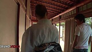 Bintang JAV Yang Menggoda Kontras Hisap Kote Dalam Dengan Kongkek Bergelora Dalam Gaya Asia