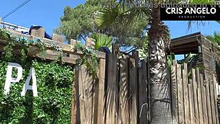 ела да изследваш вътре в суингър клуб Абсо Спа Франция с Кяра Никс, тя показва любимия си френски ъгъл с анален крем пай и дълбоко гърло действие