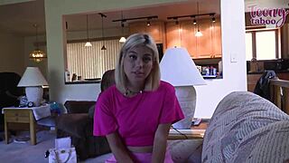 Блондинка Лилит Грейс най-накрая чука зрелия кур на шефа Сет Броган