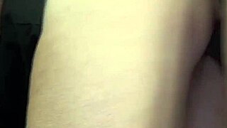 Horny rödhårig smal mamma, redo att ta stor svart kuk doggystyle på jobbet?