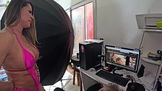 Cleo Cadillac Alami Pertama Di Mansion Ted Dengan Fisting Shower Bokong Besar Dan Jilat Memek Juicy Di Kamar Mandi Behind The Scenes.