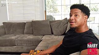 Büyük Kalçalı Üçlü Yarı Zaman Gösterisi Büyük Siyah Sikte Derin Boğaz Öksürüğü ve İç Boşalma Bitişiyle