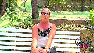 Marie, cette milf chasse toujours le sexe avec ses petits seins 18+ et son cul blond sexy 😏