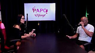 Aku Sangat Senang Nonton Negro Top Oficial Bikin Mulata Enak Ngisep Kontol Besar Pau Gostoso di Atas Sheer Merah