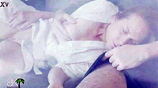 Mamá y hijastro comparten sofá con emociones profundas de intercambio de cum y blowjob tabú.