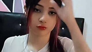 OMG 이 섹시 여배우가 계부한테 진짜 집에서 하는 펠라 😏