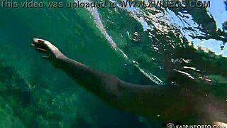 BBW mit behaartem Busch und großem Arsch nackt in der Öffentlichkeit