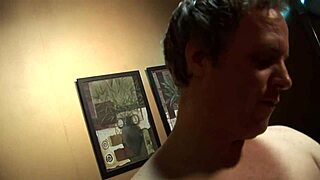 ベッドでブロンドママをファック、ディープスロートとガーピングアナル！