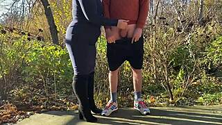 Var en lydig styvson och följ din styvmammas vägledning i detta hemmagjorda scenario