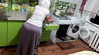 התחת הישן הזה פשוט מושלם לזיון אנאלי חם, לא?