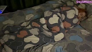 חורגת עם ציצים גדולים מקבלת זיון בסתר בפרק ראשון