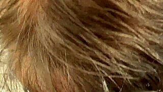 Blond MILF w pończochach ssie kutasa na castingu