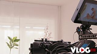 おい、赤毛のクレマンス・オーディアールがキャスティングソファでディープスロートとバックの凄いBTSファックスキルを見せびらかすの？