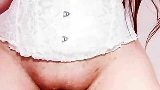 Hej styvson, älskar du att titta på din heta styvmamma som onanerar fitta och rumpa, som en sluten hustru som desi bhabhi i USA-stil?