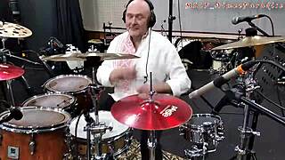 Gorąca MILF Aimee rozkłada nogi w mundurze wojskowym na roleplay tatusia z brudnymi rozmowami i tryskaniem.