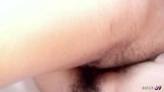 Japansk tynd moden stemor forfører til hård knepning på hotel med behåret fisse i uncensored JAV