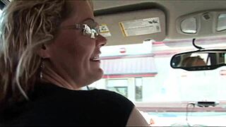 Kelly Leigh, den blonde cougar med brune øjne, fanges på den nationale interracial jagt efter varm blowjob og cumshot action