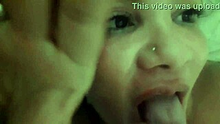 Orgasme Ekstrem Serang Milf Brunette dengan Klitoris Besar di Orgy Creampie Kelompok