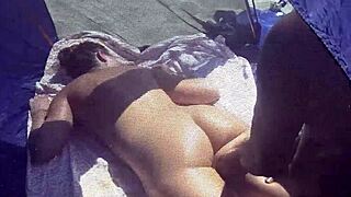 Sexe interracial 3 sur plage nue des Caraïbes - Je me fais baiser en public par BBC pendant que mari filme et voyeurs regardent