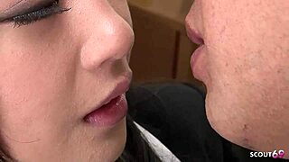 Vieux patron laid séduit sa secrétaire pour une baise bondage creampie au bureau après rimming et gorge profonde en JAV roleplay porn non censuré