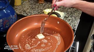 Jag knullar min blonda styvmamma Kymber Leigh till frukost i denna tabu POV-scen