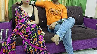 Damaad ji lütfen benim götümü sik, ilk kez anal seks. Hintli saas leggings içinde büyük sik binerek ev yapımı.