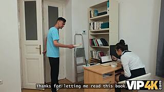 Česká bruneta cougar MILF šuká nerd v hardcore zralé akci.