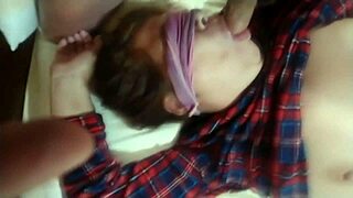 О блин, я кончил пять раз прямо в рот своей мачехи, и она проглотила каждую каплю