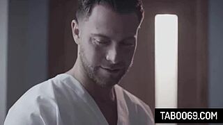 MILF caliente Alexis Fawx y teen 18+ Bobbi Dylan se unen en trío hardcore en el hospital. Sus coños son follados duro por un semental.